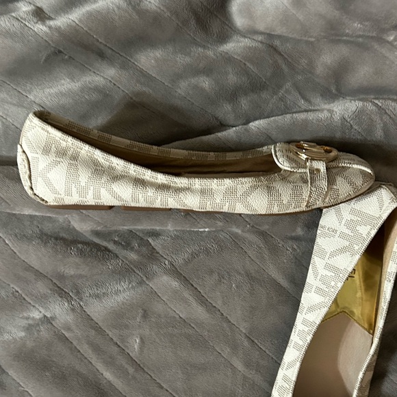 MICHAEL KORS Gold Logo Leather Flats Women’s Size 9.5 - Picture 4 of 9